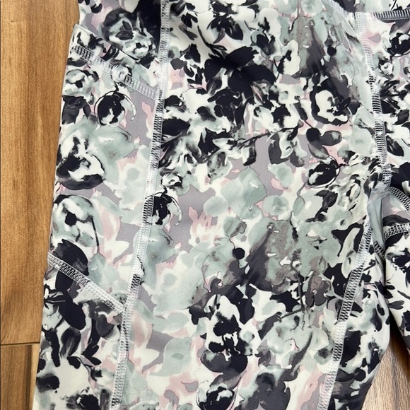 Gaiam Abstract Patterned Leggings - Picture 3 of 4